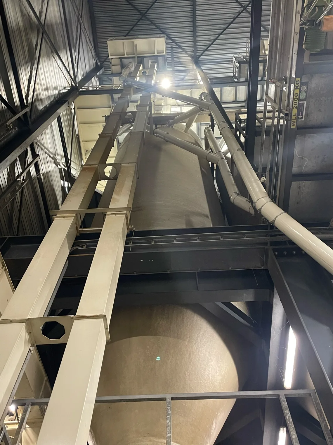 Silo’s in het warehouse van IQI