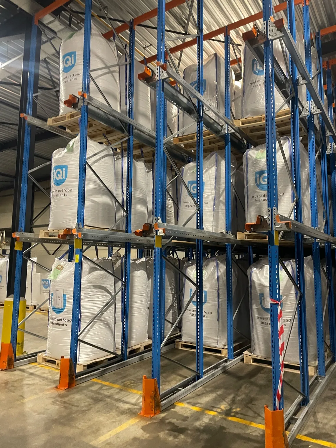 Stellingen met big bags van IQI